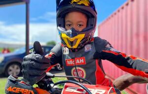 Micah Fatna, jeune champion de France de supermotard